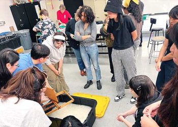 오티스 학생들 한지에 매료…문화원서 한지 만들기 체험