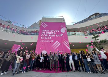 첫 한국 유학 박람회에 4천여명 몰려 … “한국 대학 가고 싶어요”