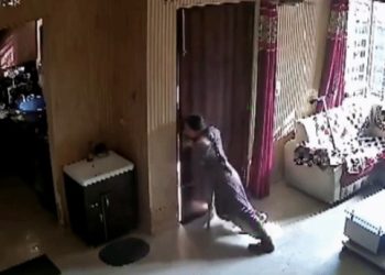 최약체 3인조 강도단…여성 1명에 막혀 ‘쩔쩔’