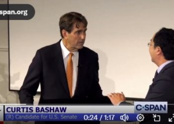 [화제] 상원 도전 앤디 김, 토론회서 넘어질 뻔한 상대후보 배려 언론 조명