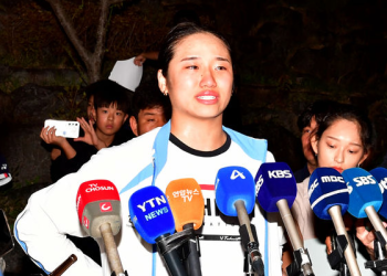 눈물 쏟아낸 안세영, “팬들에게 감사”