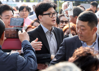 한동훈, ‘김건희 공개 활동 자제’ 주장에 “저도 그렇게 생각”