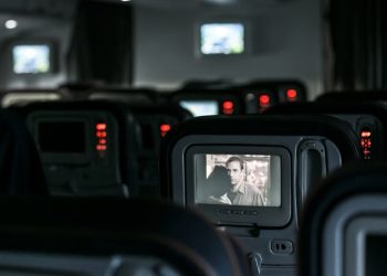 기내서 ’19금 영화’ … 화면 안꺼져 강제시청