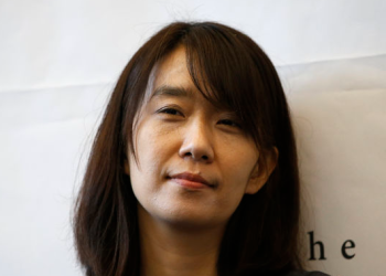 “한국서 노벨문학상을 보다니”.. “국뽕 차오른다”