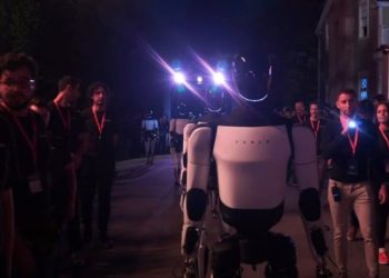 테슬라, LA서 완전자율주행 로보택시 ‘사이버캡’ 공개