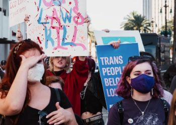 미 고교생 3%가 트랜스젠더…”괴롭힘으로 우울증·극단선택 시도”