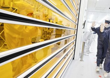 ASML 실적 유출·어닝 쇼크에 16% 폭락…반도체주 동반 하락