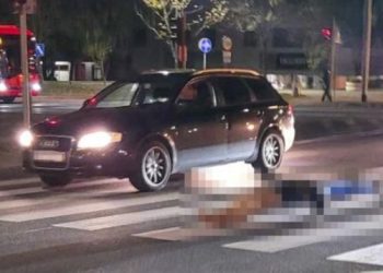 도로 한복판에 여성?…영구차서 떨어진 시신 ‘경악’