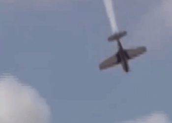 에어쇼 비행기 추락…영화 ‘탑건’ 교관 사망(영상)