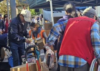 한인타운 시니어센터 “무료 식료품 받아 가세요”