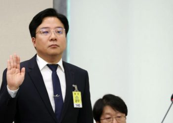 하이브,  ‘아이돌 외모 품평’ 논란 “놀랄 만큼 못 생겼음”