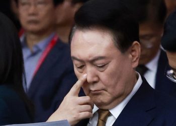 윤 지지율 22% 최저치…’김건희 대외활동 중단’ 73%