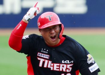 ‘김태군 만루포’ KIA, 삼성 완파…우승까지 1승