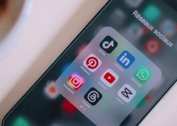 “SNS가 아이들 망친다”… 15세 미만 금지 추진