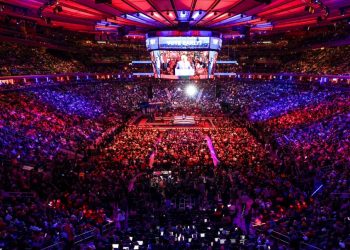 트럼프, 뉴욕서 대규모 유세 …멜라니아 등판 “내 남편 뽑아달라”