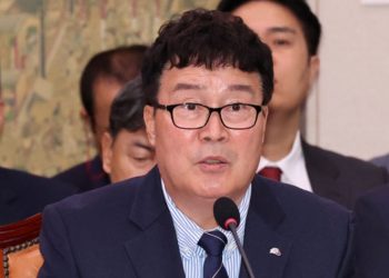 문체부, 안세영 손 들어줬다 …김택규 해임요구