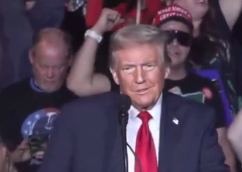 트럼프 “오바마케어 형편없지만 없애진 않겠다”