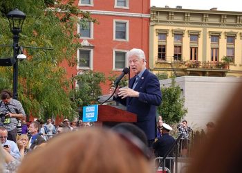 빌 클린턴, 격전지 조지아 출격 “대선결과 여기서 결정”
