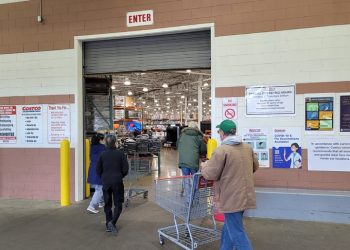 미 소비자들, 화장지 대란 우려 …항만노조 파업 여파 확산