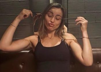 젓가락 대고 ‘눈 찢은’ 테니스 선수, 결국 국제대회 포기