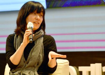 한강, 남편 언급에 “오래전 이혼했다”