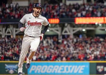 클리블랜드, 연장 끝내기 양키스 극적 제압 …  2연패 뒤 1승