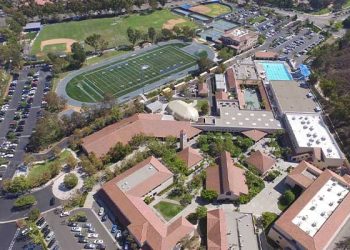 “OC 풋볼팀 선배 18명에게 성폭행 당했다”