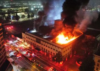 100년 역사 유적 건물 큰 불 … 20년 이상 방치, 올해만 두번째