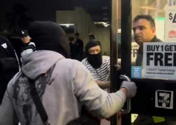 떼강도에 당한 세븐일레븐 종업원 “다시 일하기 두렵다”