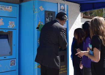 [화제] 자판기에서 24시간 도서 대여 … 샌개브리엘 공원 설치