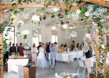 결혼식장 가장 인기 있는 곡은 80년대 히트송들