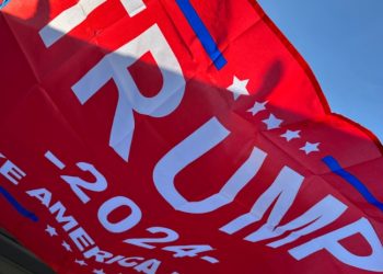 OC서  트럼프 깃발 두고 이웃 간 주먹다짐