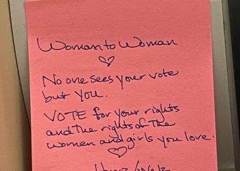 해리스측 ‘남편 몰래 투표’ 손글씨 캠페인 막판 돌풍