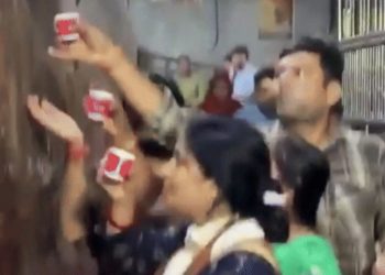 사람들 줄서 마신 ‘성수’…알고보니 ‘박테리아 범벅 에어컨 물’