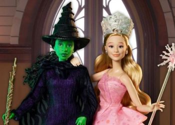 인형 사려고 사이트 들어가니 포르노 사진들이 …팬들 충격