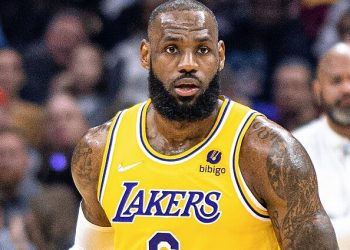 ‘르브론 트리플 더블’ 레이커스, 토론토 꺾고 2연승