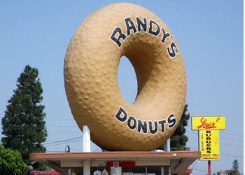LA 명물 ‘랜디스 도너츠’, 일본 진출 50개 매장 연다