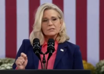 ‘가방싸고 여권 챙기고’  … 트럼프 정적들, 해외도피 움직임