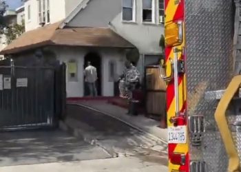 한인타운 그라머시 아파트 화재 … 20여명 대피, 배터리가 원인?(영상)