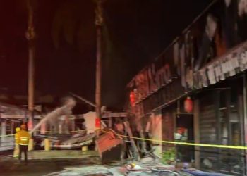 할리웃 오토존 대형 화재 … 소방관 120명, 6시간만 진화(영상)