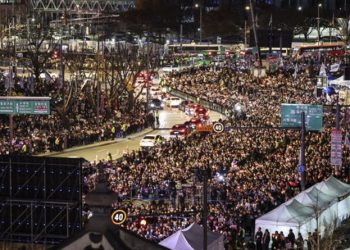 서울 도심 “윤석열 거부한다” vs. “이재명 구속” 집회