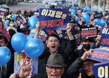 두 쪽 난 서초동…”법치 무너져” vs “당연한 일”