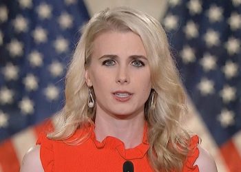 [이 사람] 트럼프 밀착 최측근은 33세 캘리포니아 이 여성