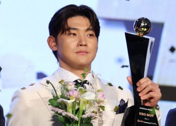 ‘이변 없었다’ KIA 김도영, 최연소 MVP 영예