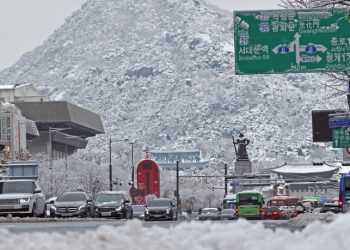 설국으로 변한 서울… 117년 만에 최대 폭설(화보)