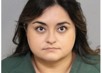 OC 여교사, 합창단 남학생 꼬드겨 6개월간 성관계