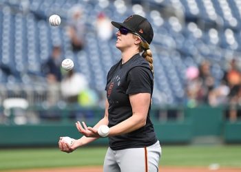 메이저리그 최초 여성 코치 내킨, 자이언츠 떠났다