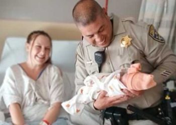 15번 Fwy 임산부 구조, 분만 도운 CHP 경관 화제