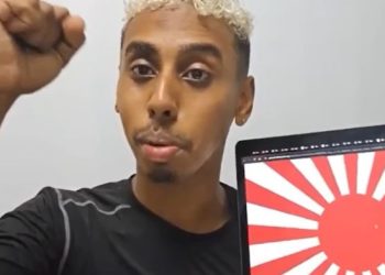 ‘소녀상 입맞춤’ 미국인, 욱일기 들고 “다케시마” 도발