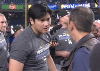 [화제] 다저스 우승날, 오타니 온 몸으로 일본 취재진 거부